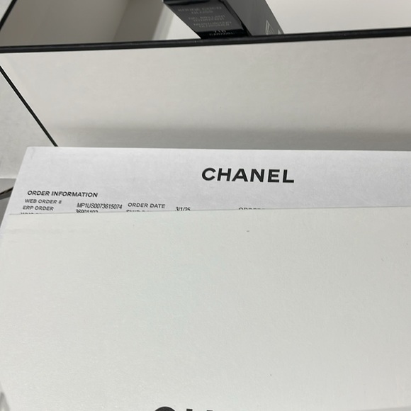 🆕Chanel full size Carmel rouge lip gloss-gift envelope-2 sample perfumes - Picture 11 of 12